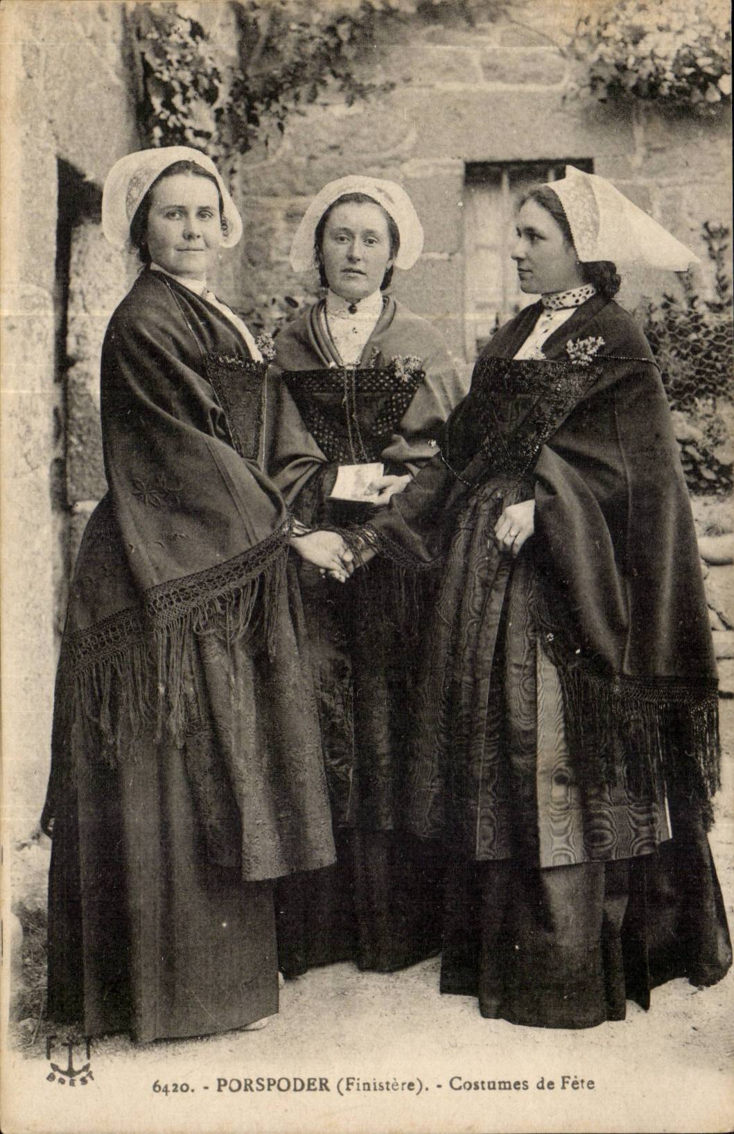 Bretagne- Porspoder (Finistere) Costumes de Fete-CPA