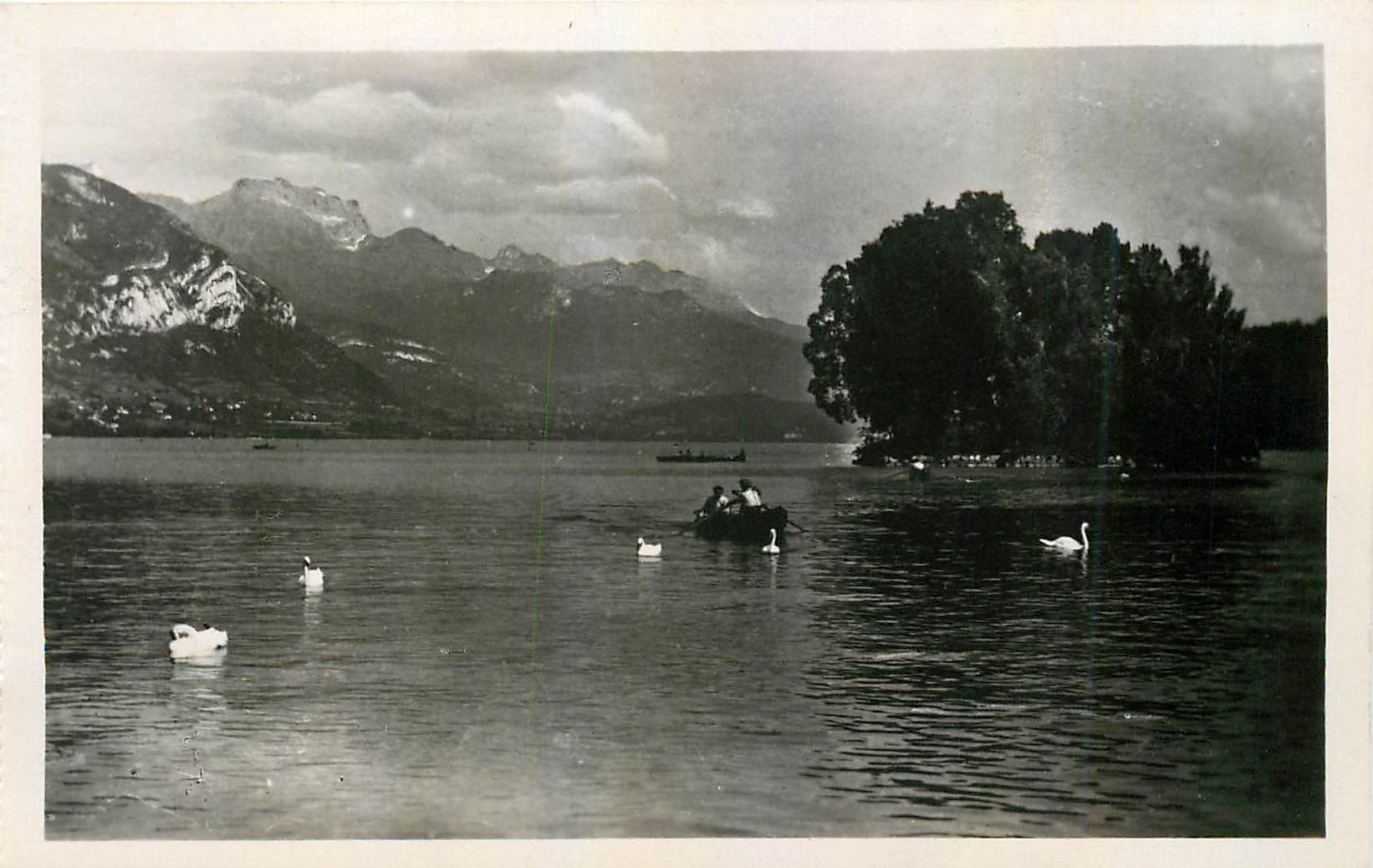 Lac d'Annecy — L'Île des Cygnes et la Tournette — Édition Gil Annecy, n° 1106