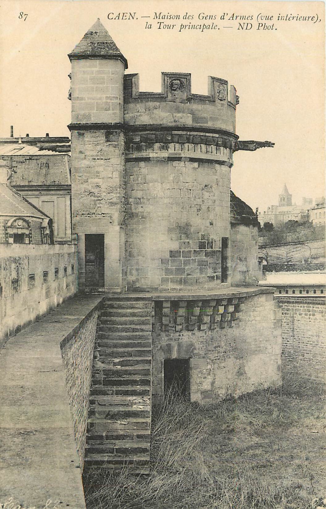 CPA Caen Maison des Gens d'Armes vue interieure la Tour principale 