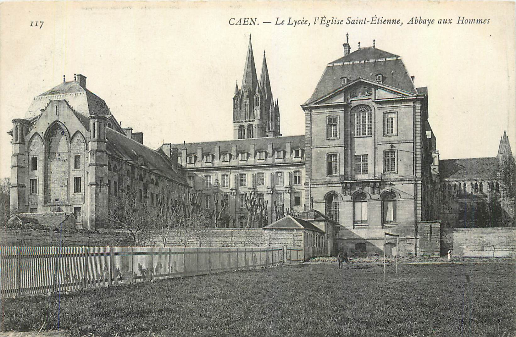 CPA Caen Le Lycee l'Eglise Saint Etienne Abbaye aux Hommes 