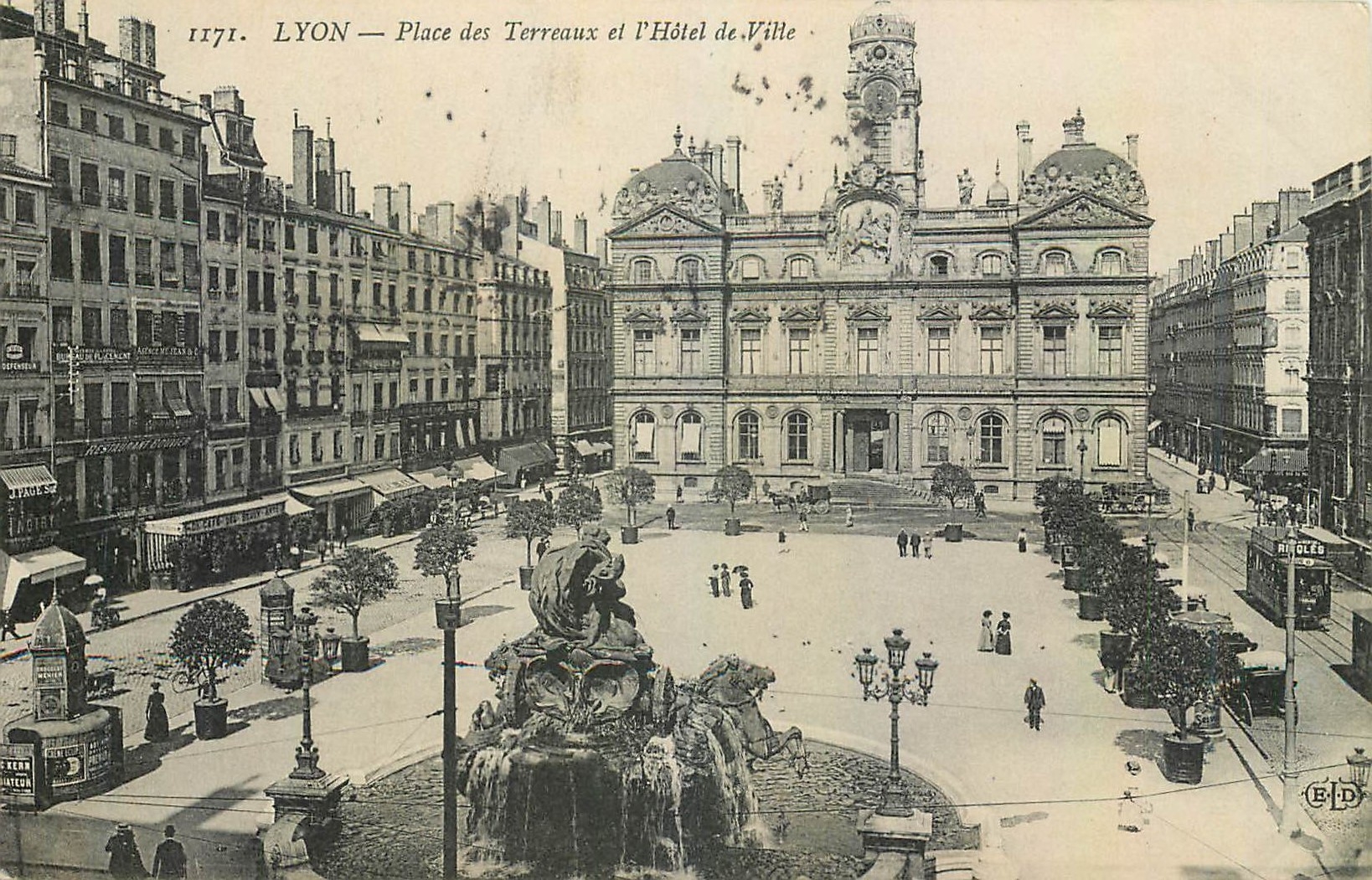 LYON — Place des Terreaux et l'Hôtel de Ville — Édition E.P.D. n°1171