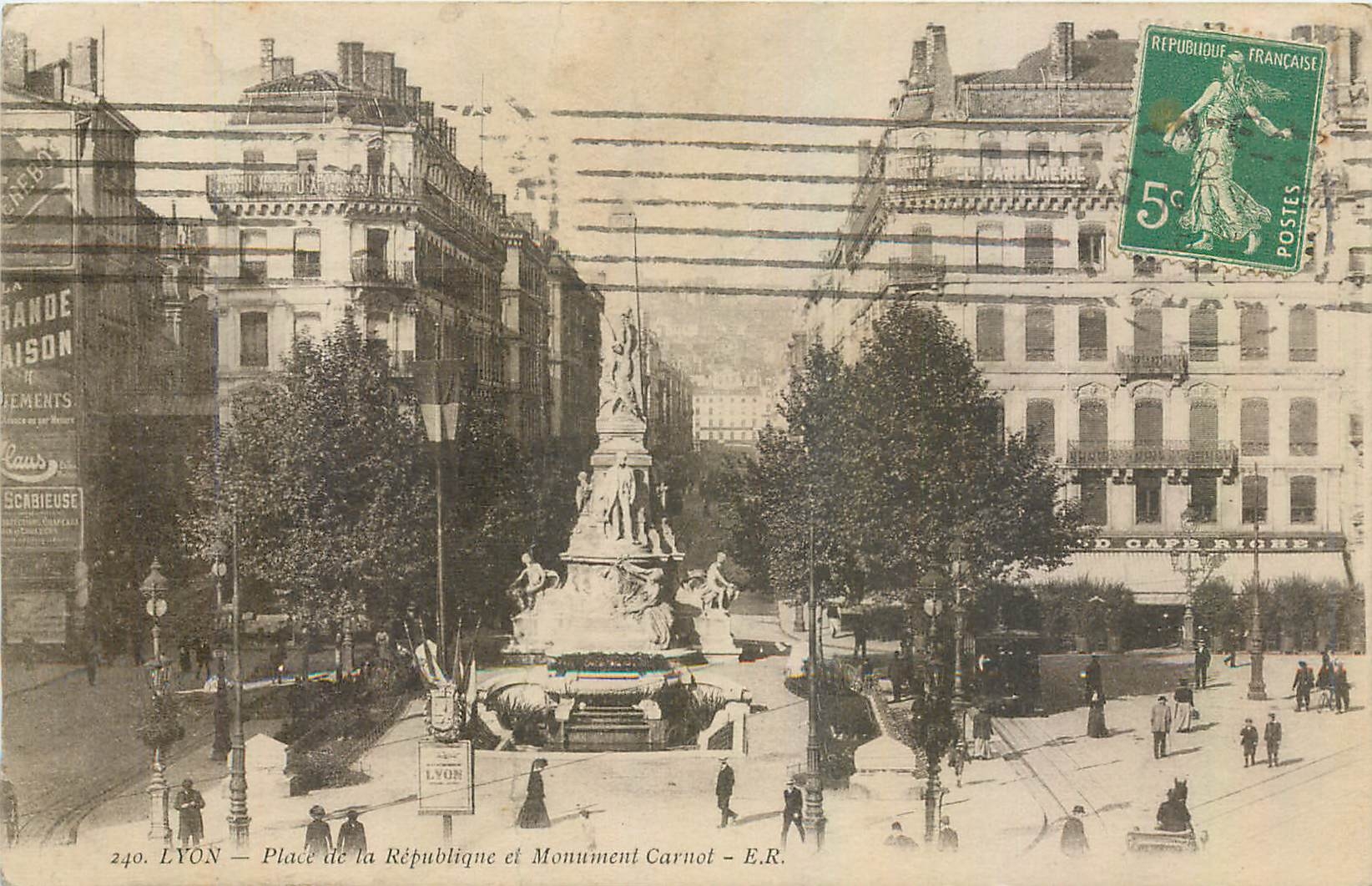 CPA Lyon Place de la Republique et Monument Carnot 