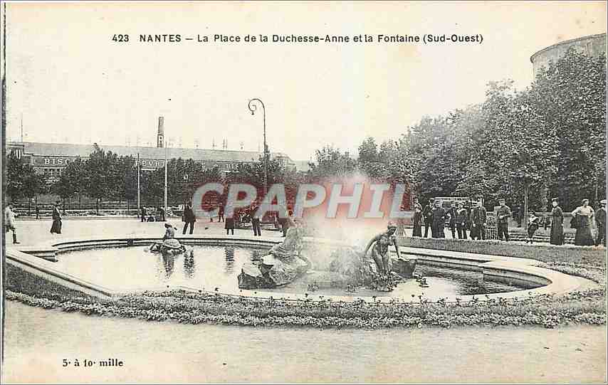 CPA Nantes La Place de la Duchesse Anne et la Fontaine Sud Ouest 