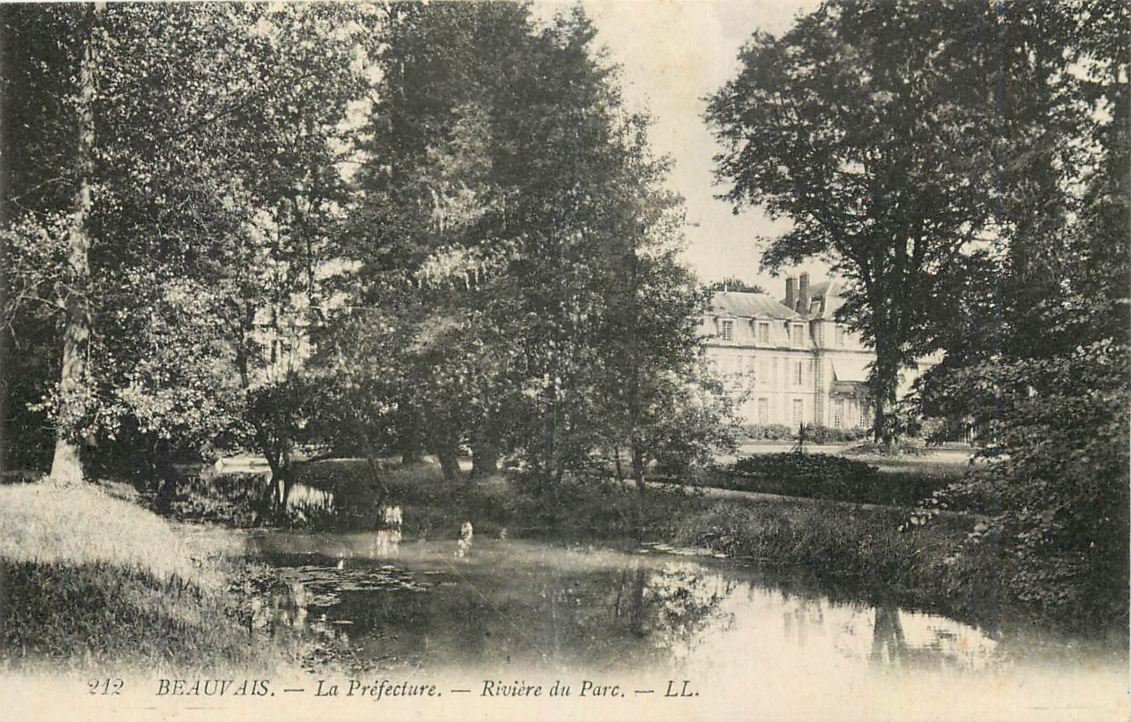 CPA Beauvais La Prefecture Riviere du Parc 