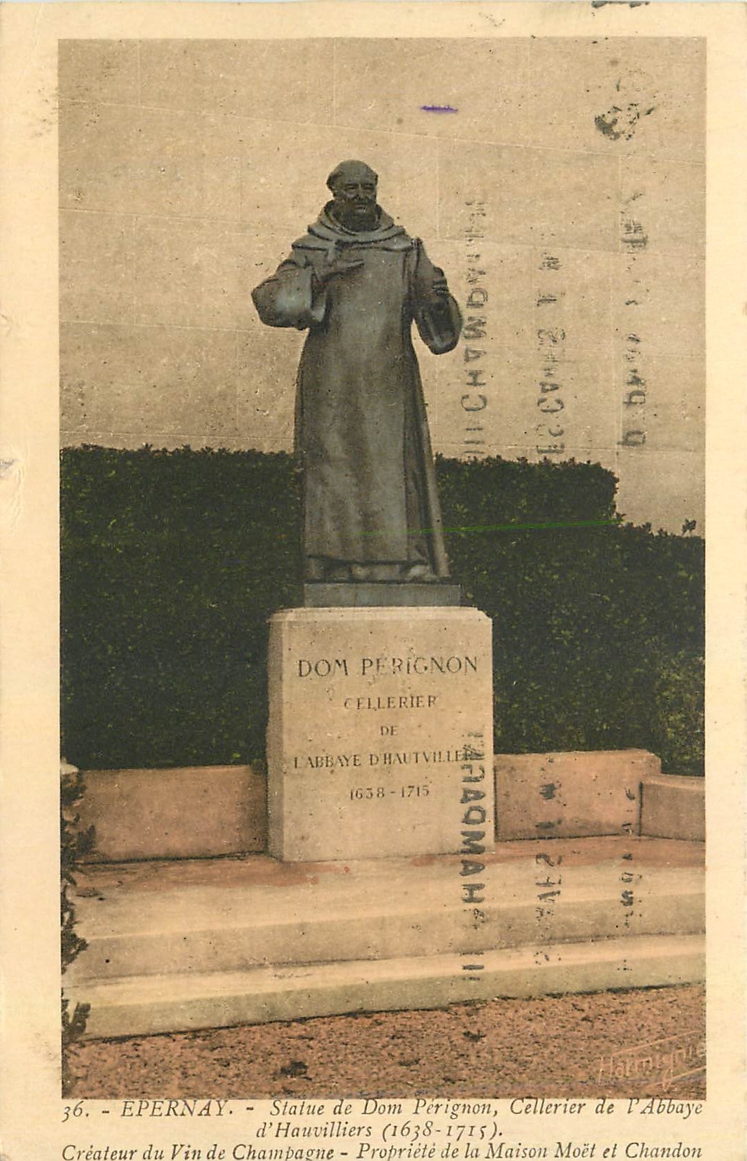 CPA Epernay Statue de Dom Perignon Cellerier de l'abbaye d'Hauvilliers Createur du vin de Champagne