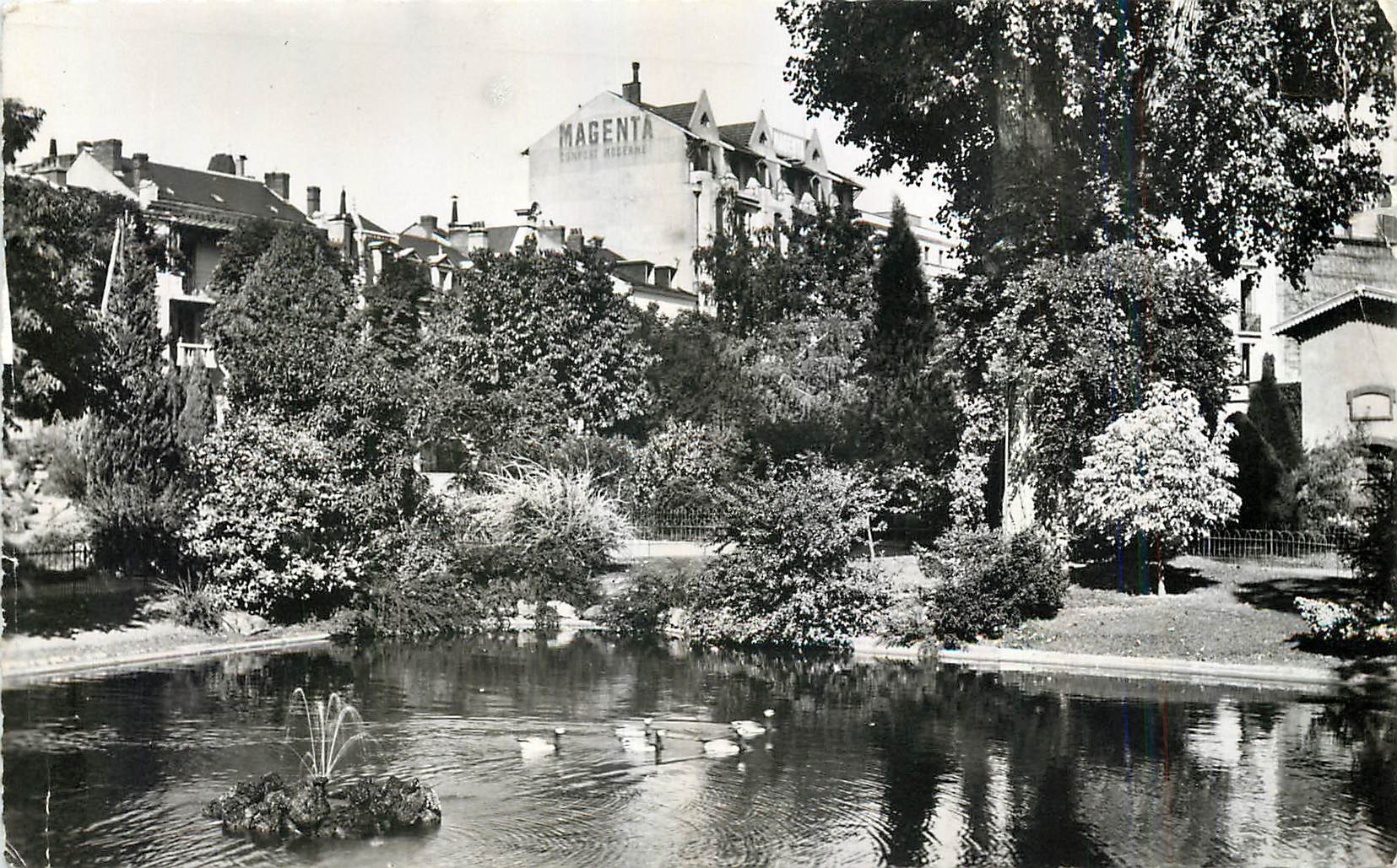 CPM Vichy Allier Le Nouveau Parc Magenta
