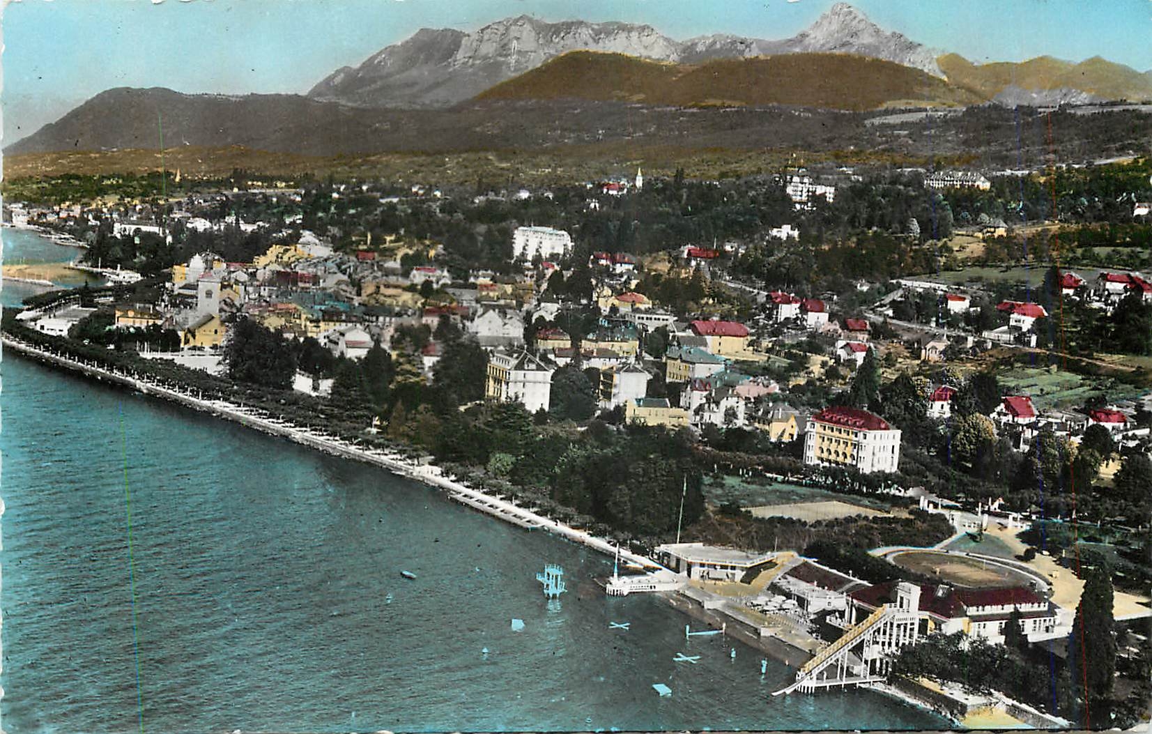 CPM Evian les Bains Haute Savoie Vue aerienne la plage la Ville et la Dent d'Oche 
