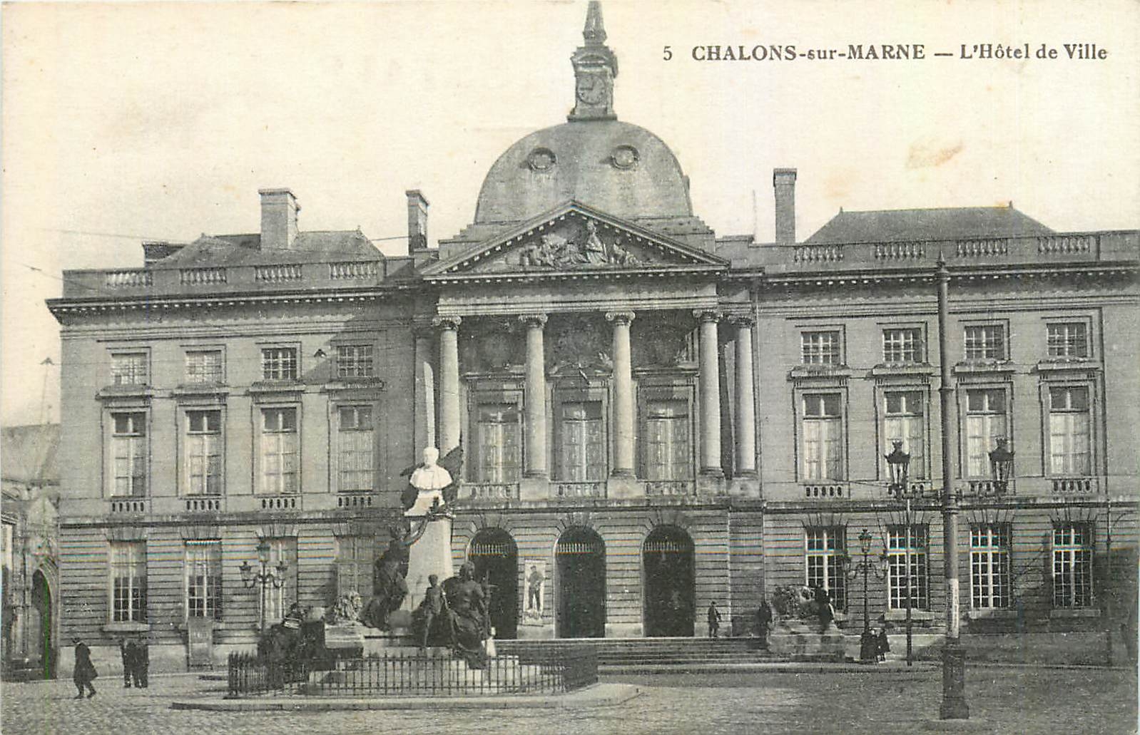 Chalons-sur-Marne — L'Hôtel de Ville — éditeur J.B. Hébert & Cie, n°5