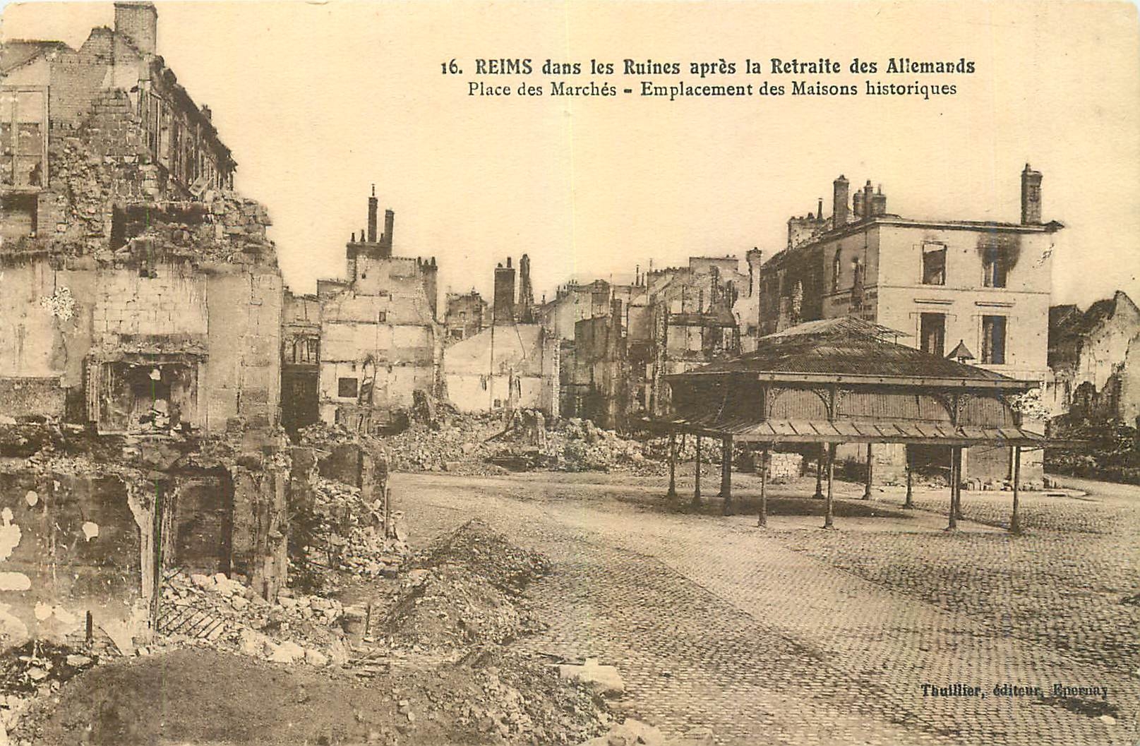 Reims dans les Ruines après la Retraite des Allemands — Place des Marchés — Emplacement des Maisons historiques — Thulllier, éditeur, Knorray