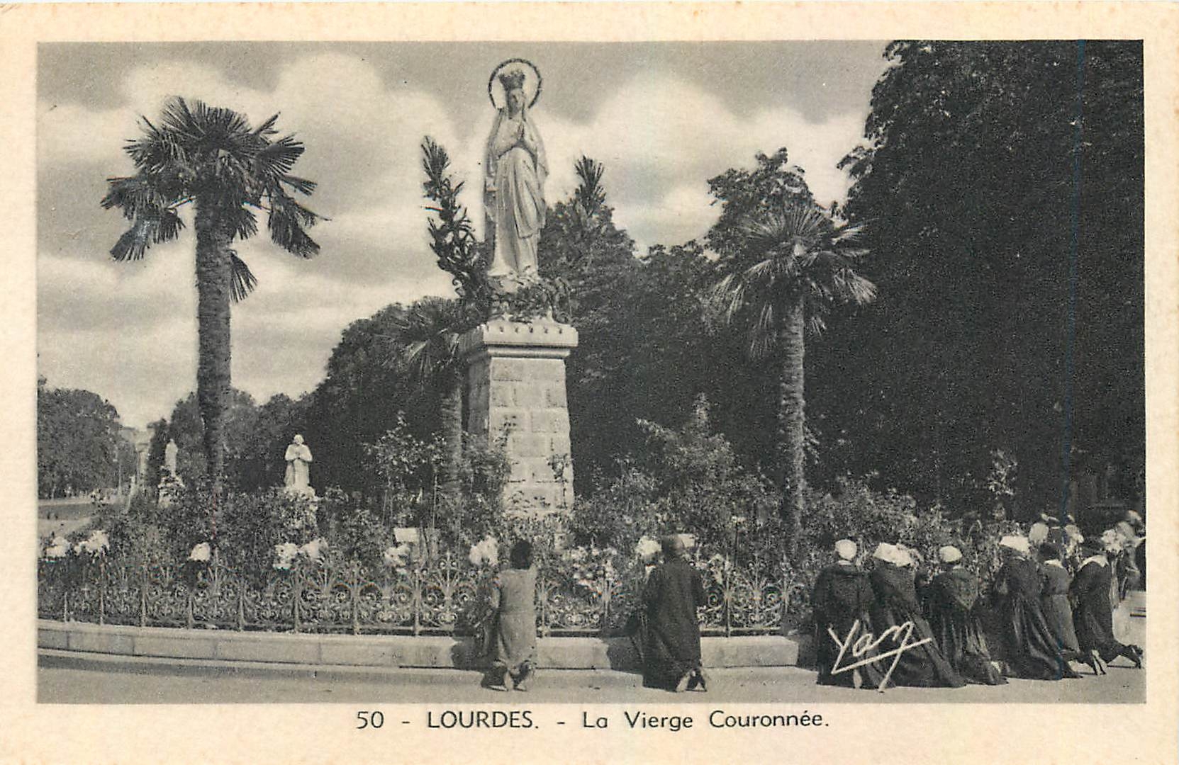 CPA Lourdes La Vierge Couronnee 