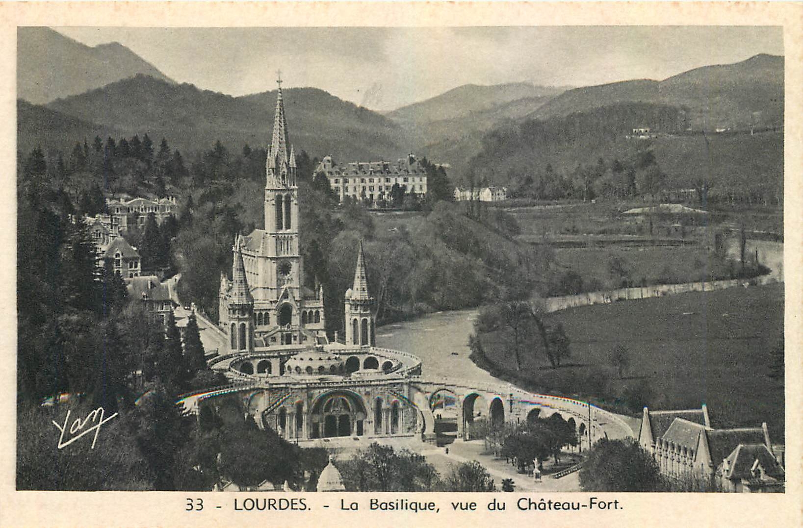 CPA Lourdes La Basilique vue du Chateau Fort 