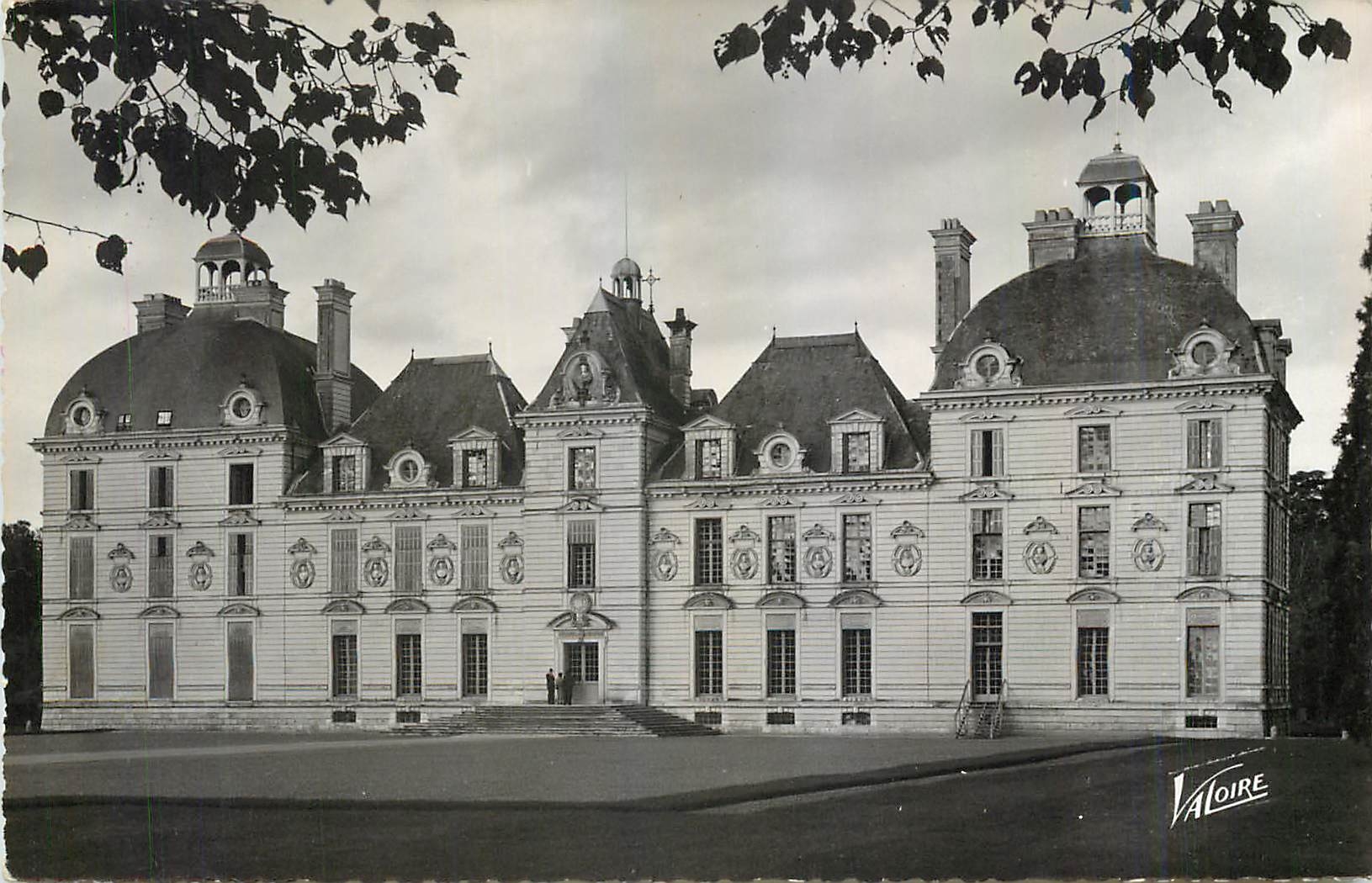 CPM Cheverny Loir et Cher Le Chateau Facade meridionale 