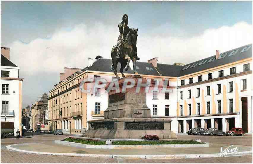 CPM Orleans Loiret La place du Martroi et statue de Jeanne d'Arc 