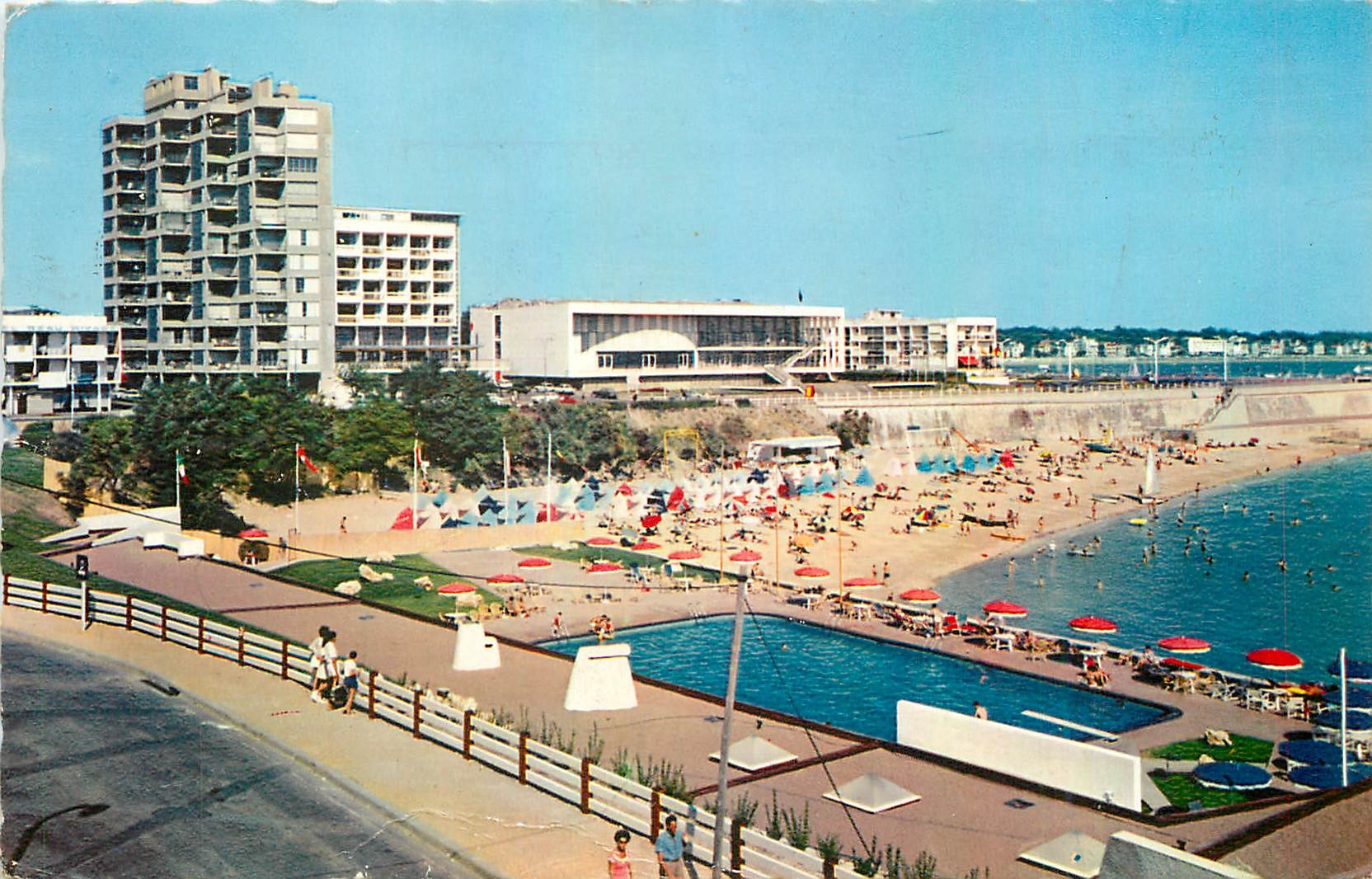 CPM Royan La facade et la plage de Foncillon 
