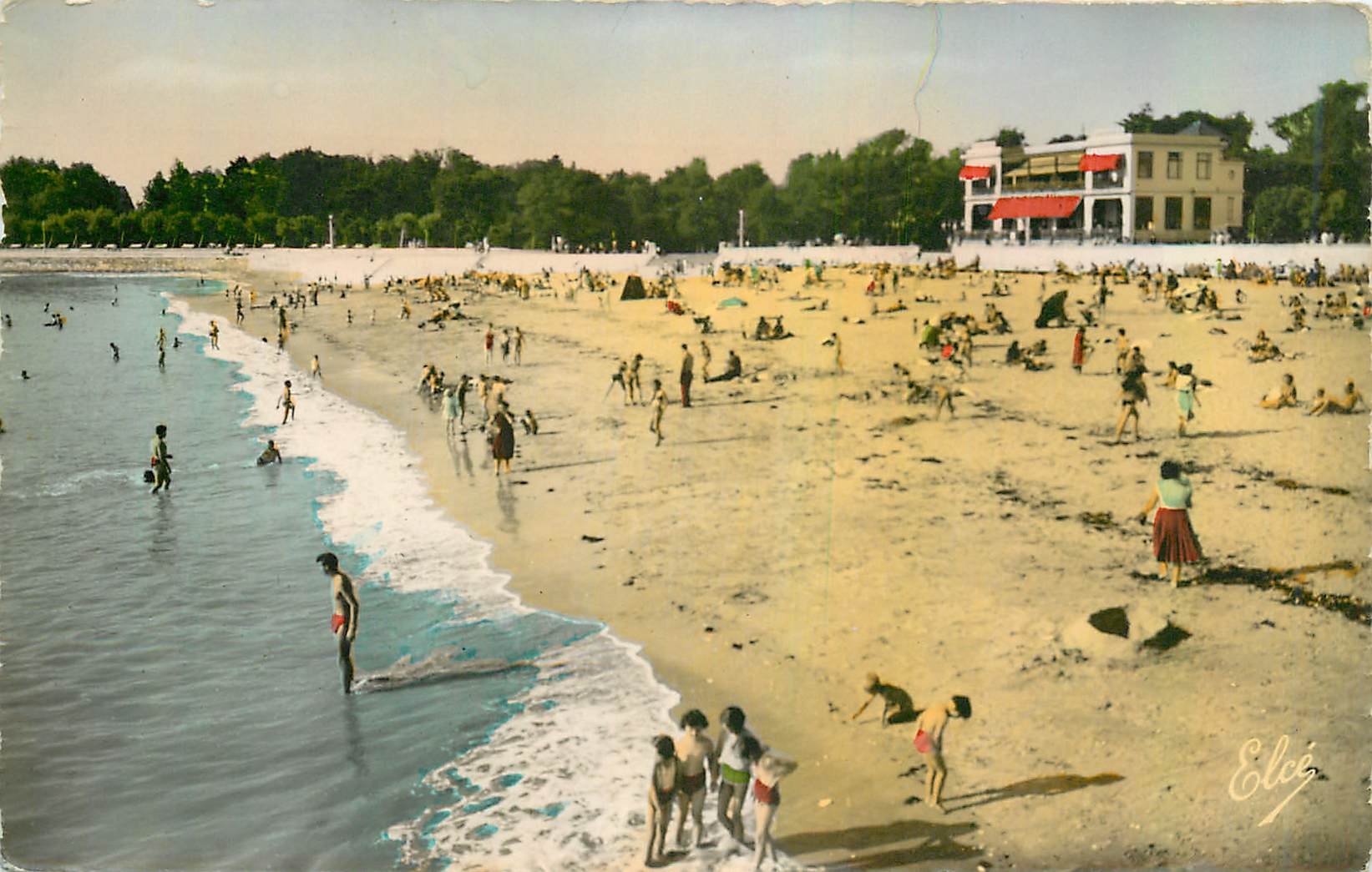 CPM La Rochelle Ch Mar La magnifique Plage du Mail 