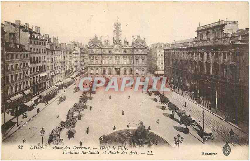 CPA Lyon Place des Terreaux Hotel de Ville 