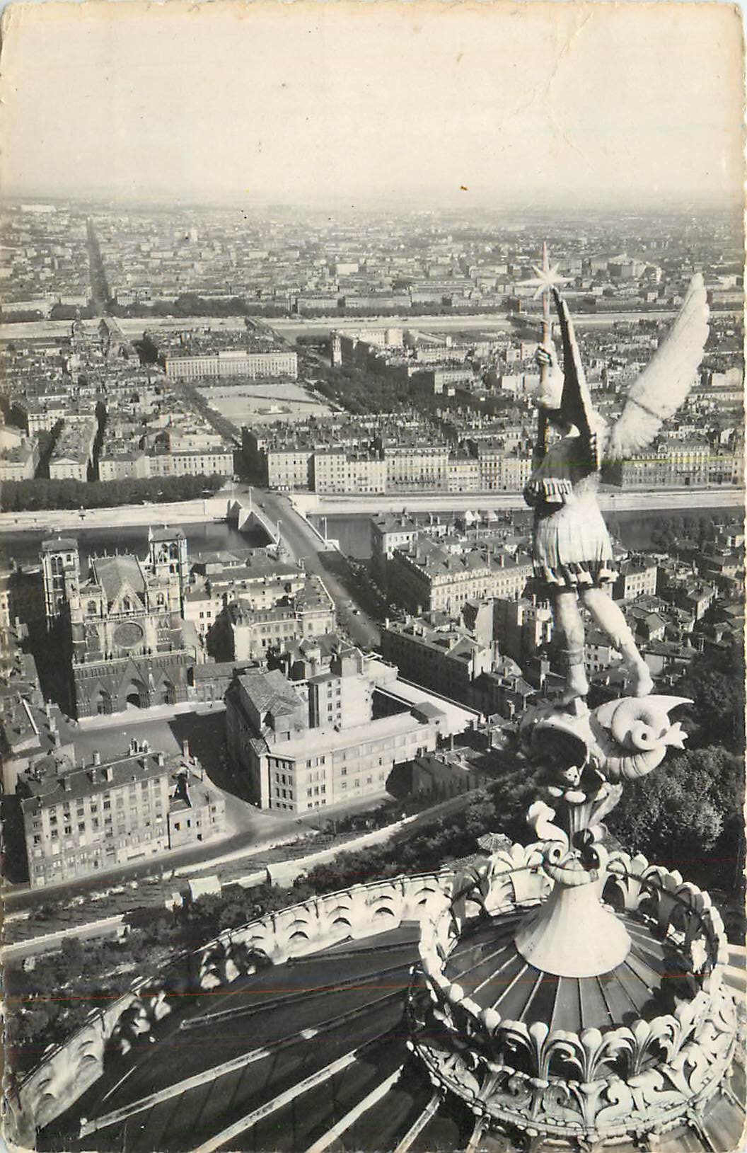 Vue de Lyon — depuis le sommet de la basilique Notre-Dame de Fourvière — éditeur LYON, n° 36.005