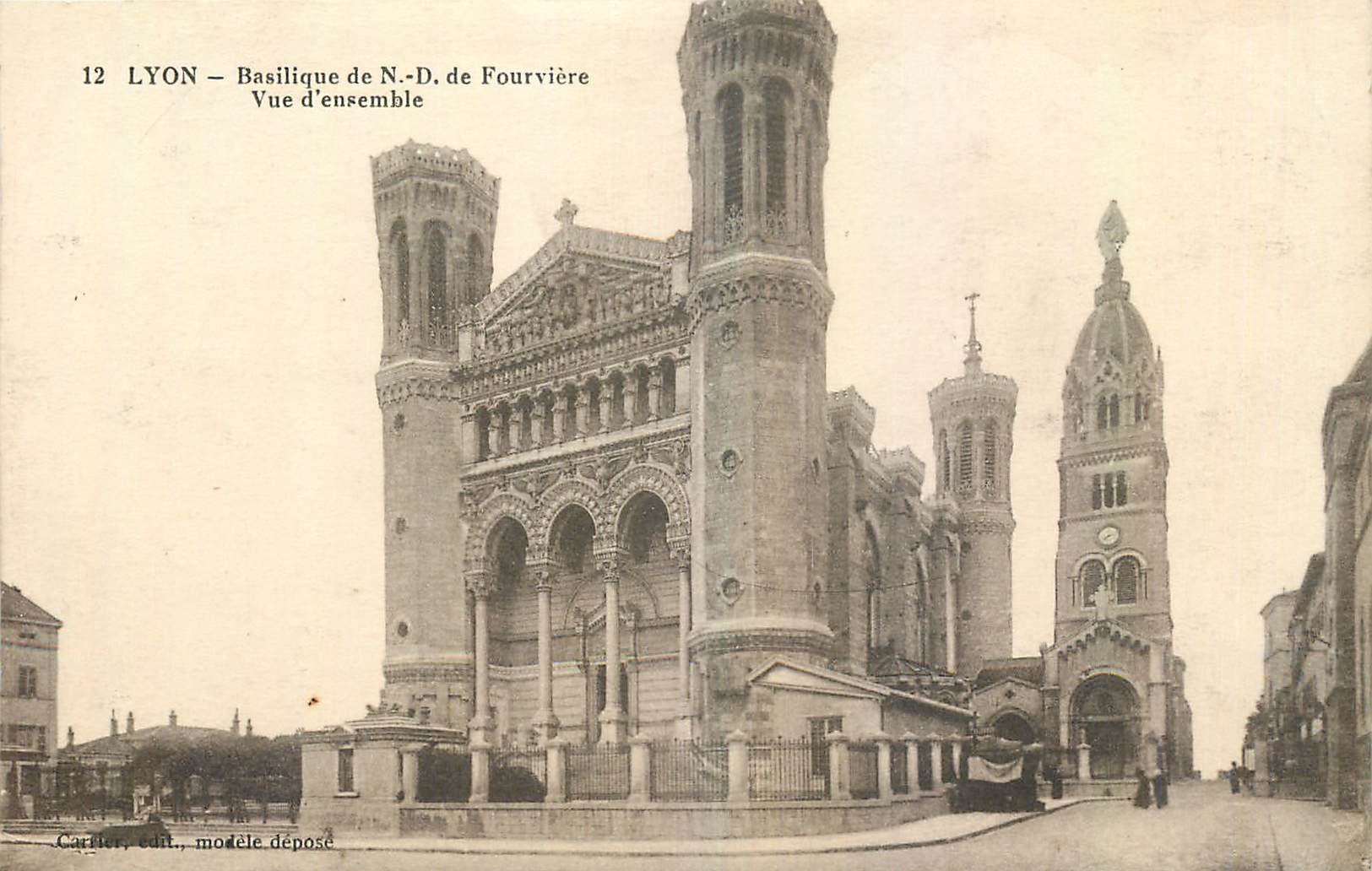 CPA Lyon Basilique de ND de Fourviere Vue d'ensemble 