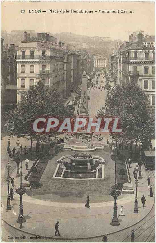 CPA Lyon Place de la Republique Monument Carnot 