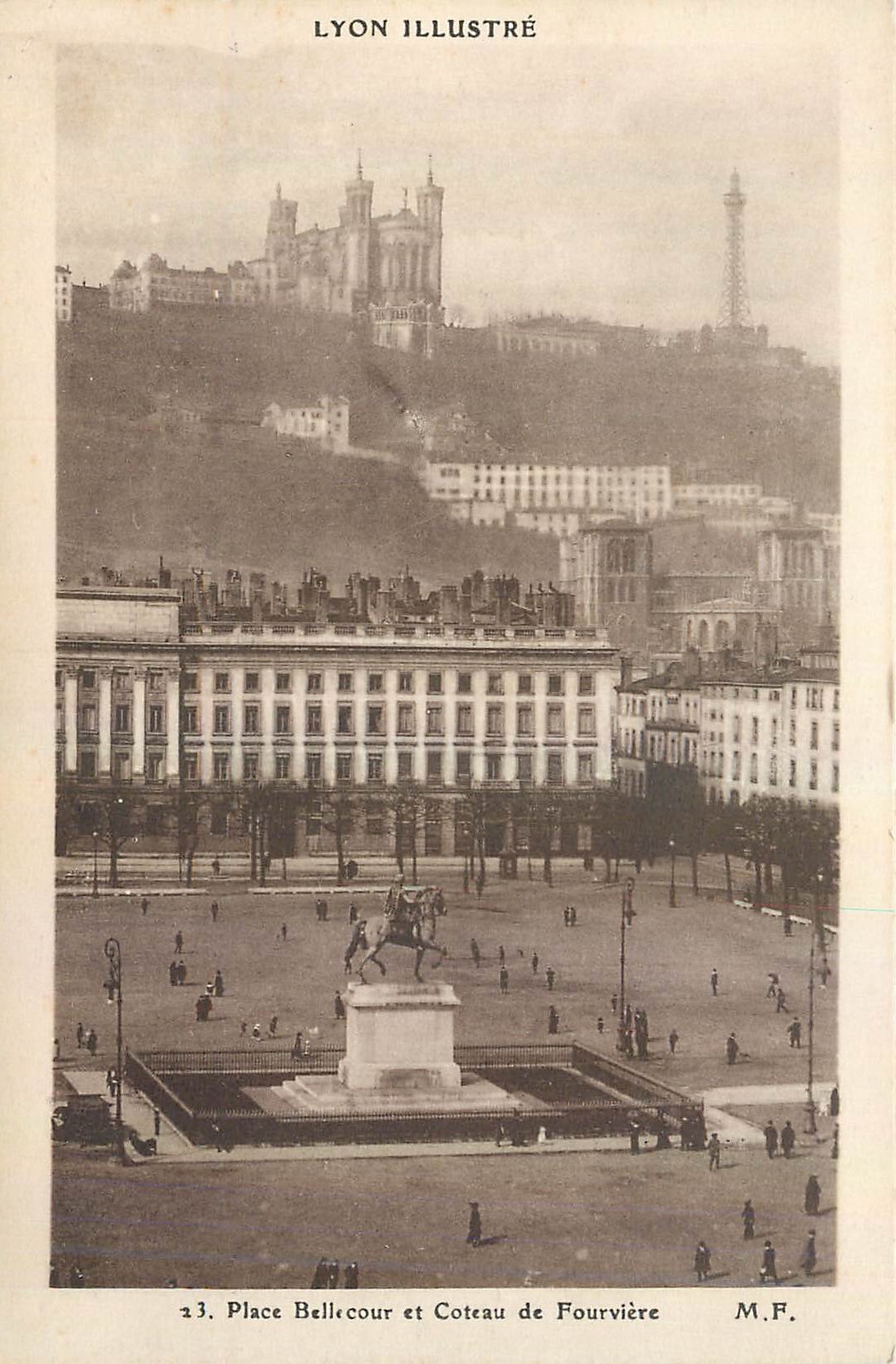 CPA Lyon Place Bellecour et Coteau de Fourviere 