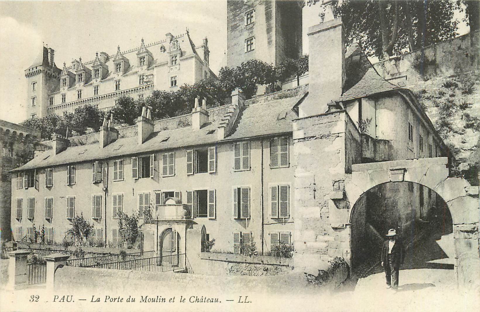 Pau — La Porte du Moulin et le Château — LL. n°32
