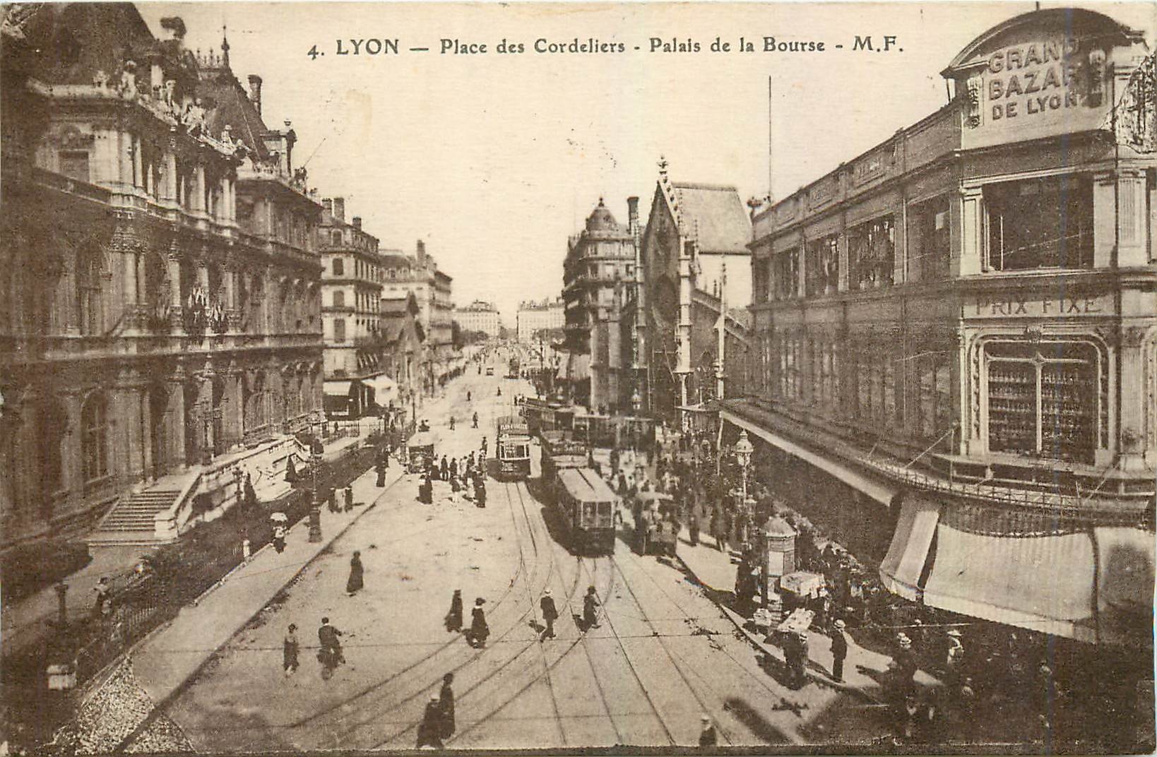 CPA Lyon Place des Cordeliers Palais de la Bourse TramwayGrand bazar de Lyon