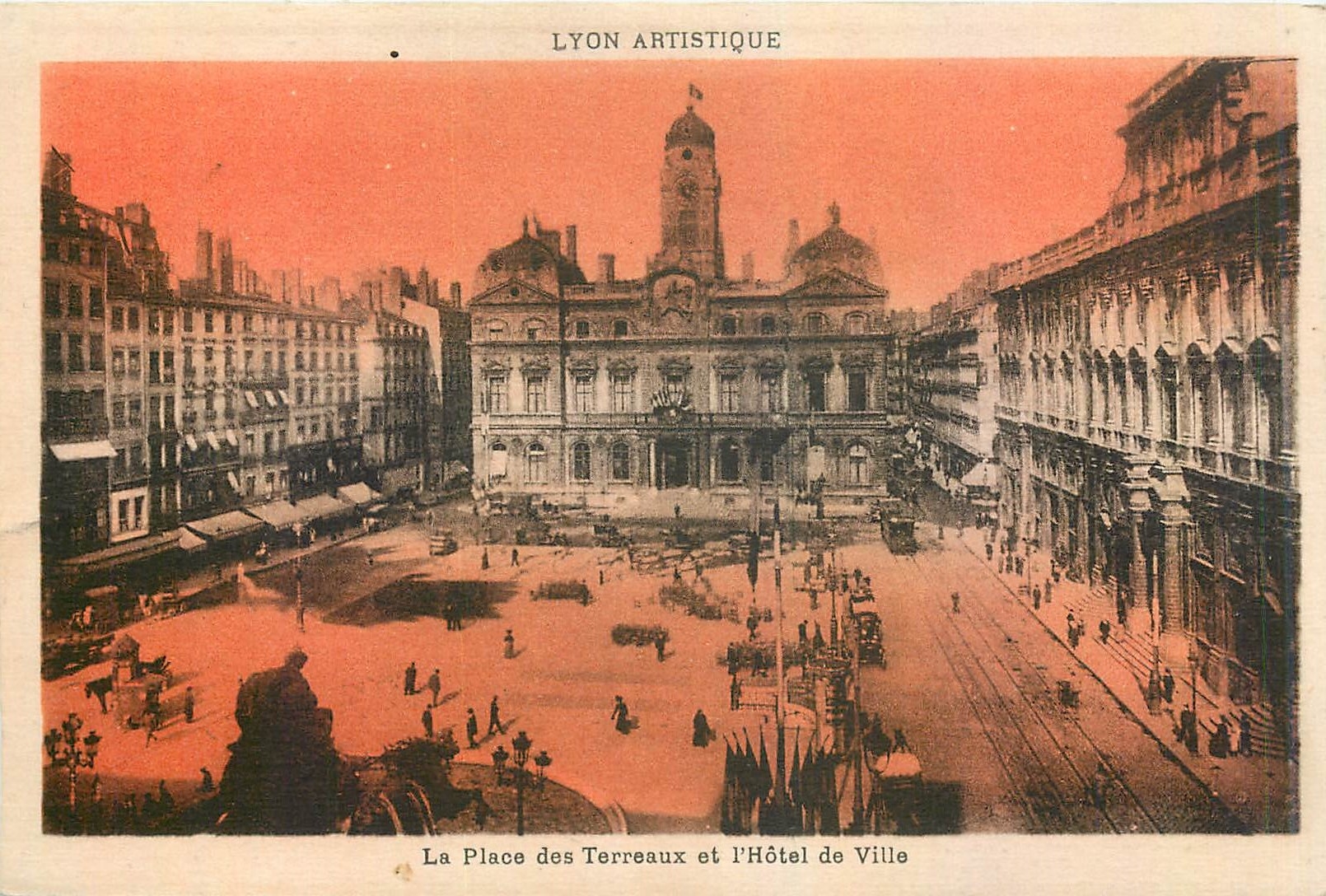 CPA Lyon La Place des Terreaux et l'Hotel de Ville 