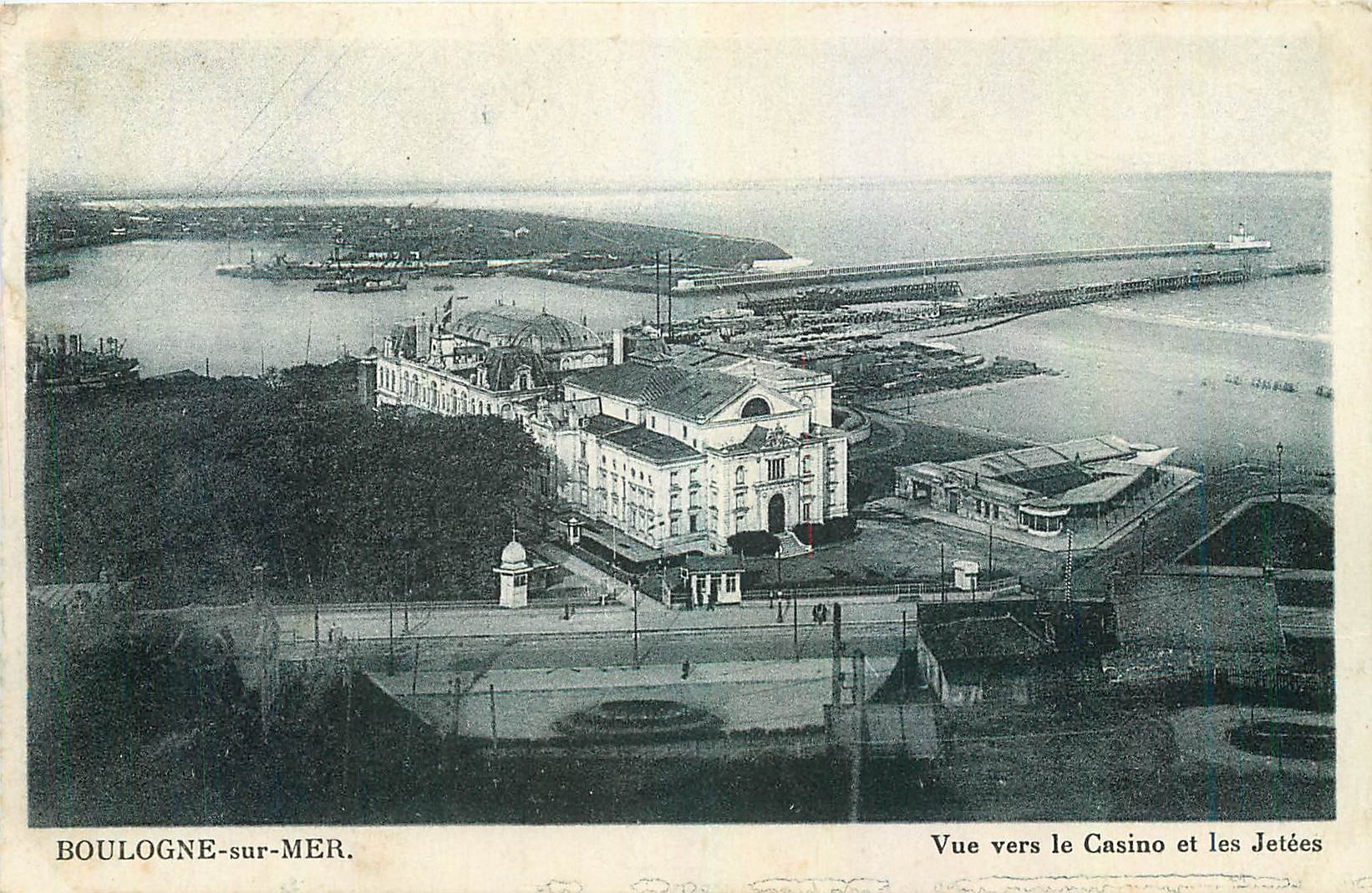 Boulogne-sur-Mer — Vue vers le Casino et les Jetées — éditeur non identifié