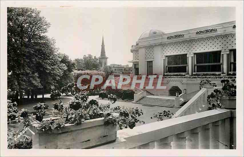 CPA Vittel Le Casino et un coin du Parc 