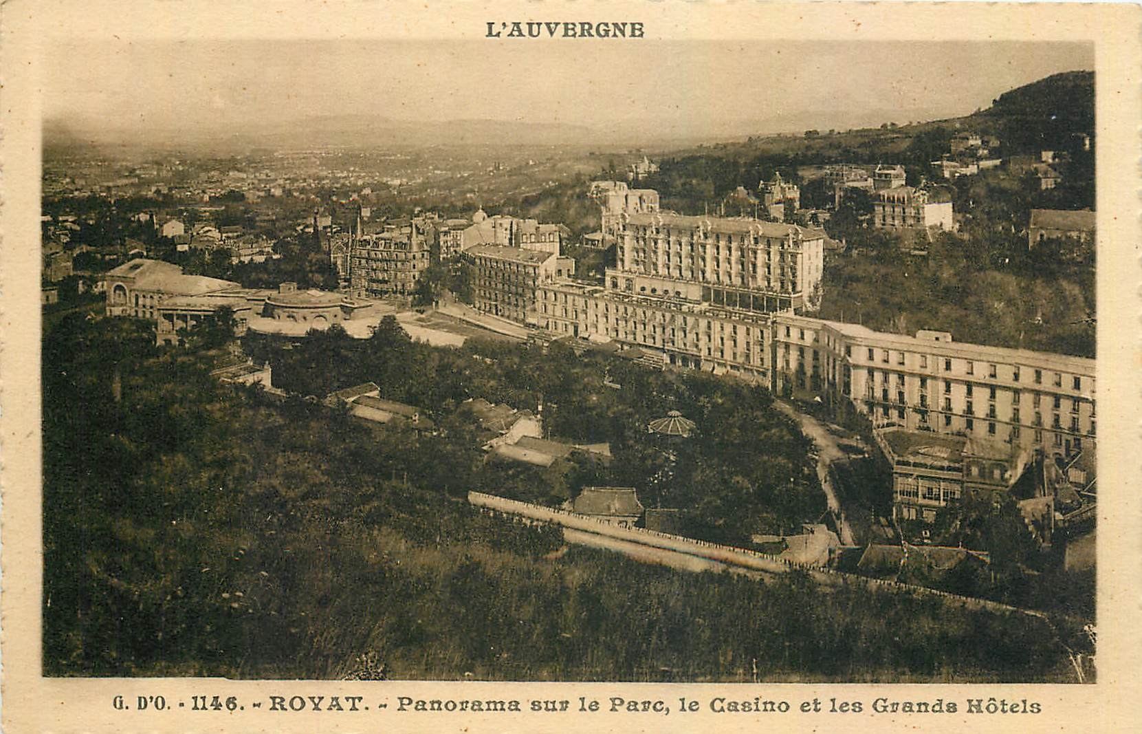 CPA Royat Panorama sur le Parc le Casino et les Grands Hotels 