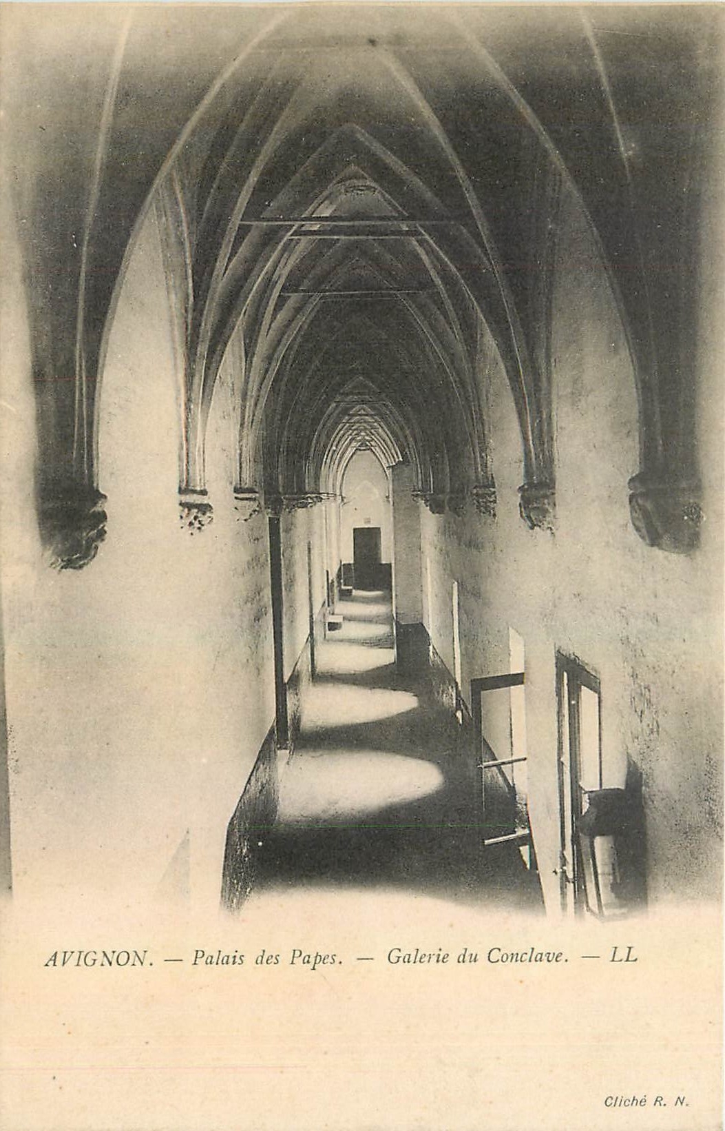 Avignon — Palais des Papes — Galerie du Conclave — Cliché R. N.