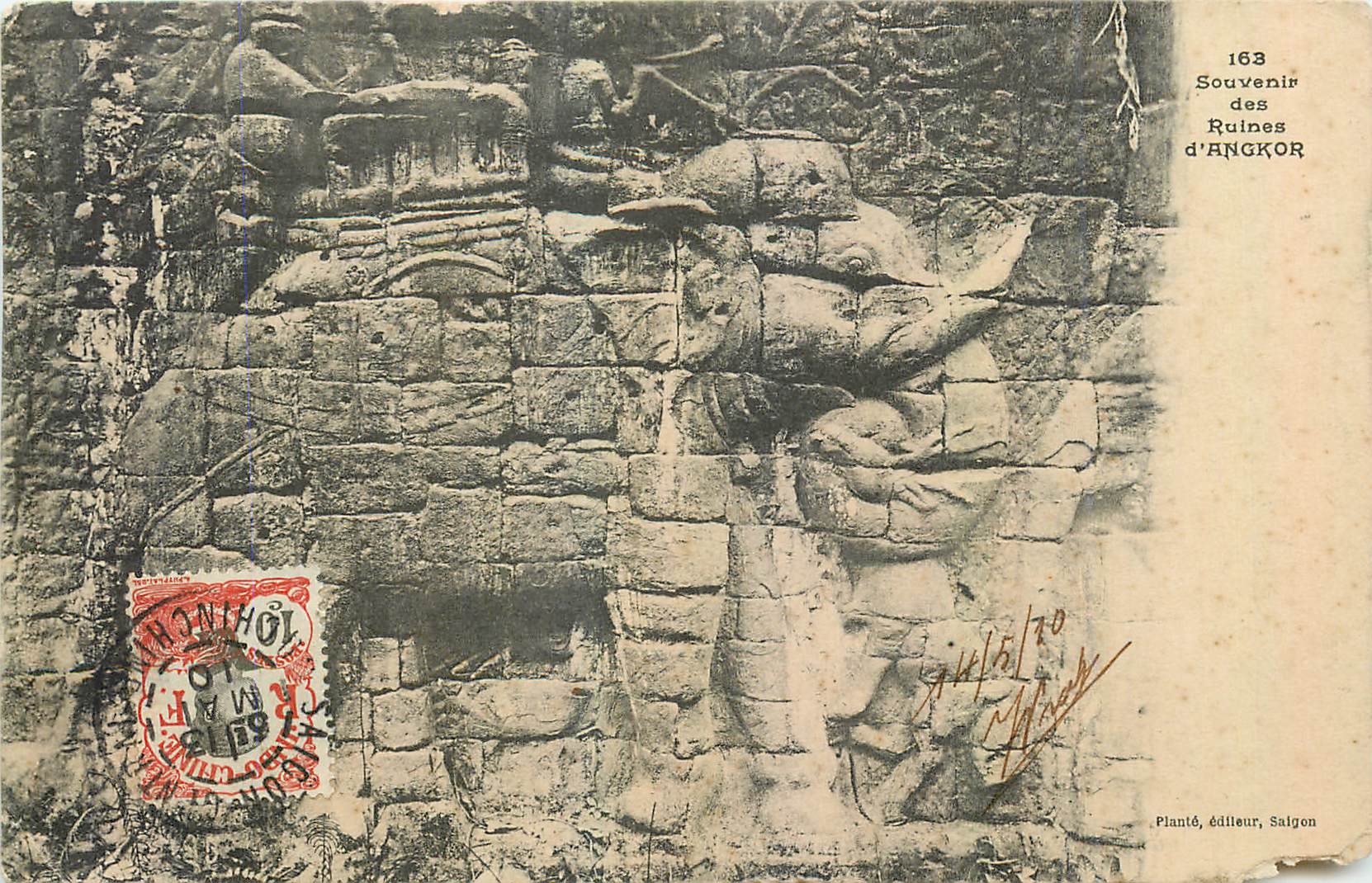 CPA Souvenir des Ruines d'Angkor Elpehant Indochine