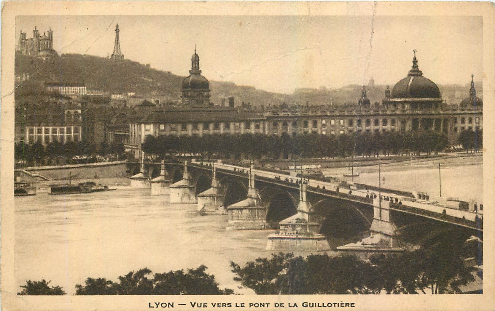 CPA Lyon Vue vers le Pont de la Guillotiere 
