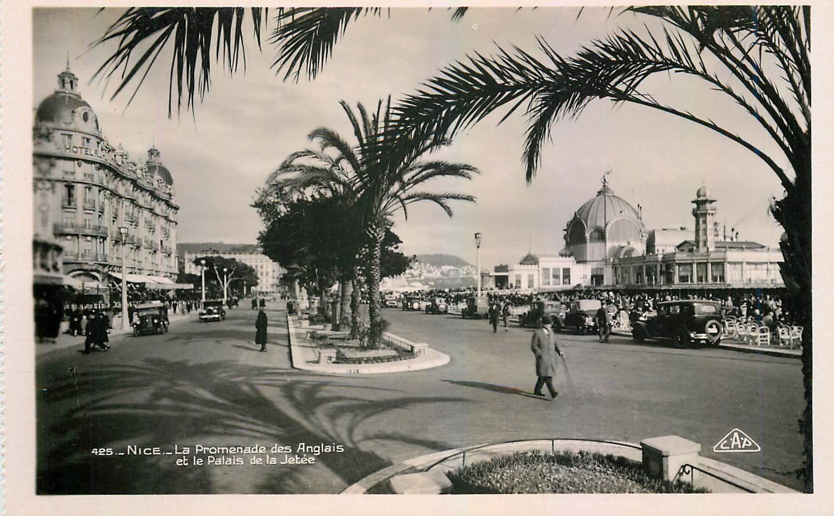 CPA Nice La Promenade des Anglais et le Palais de la Jetee 