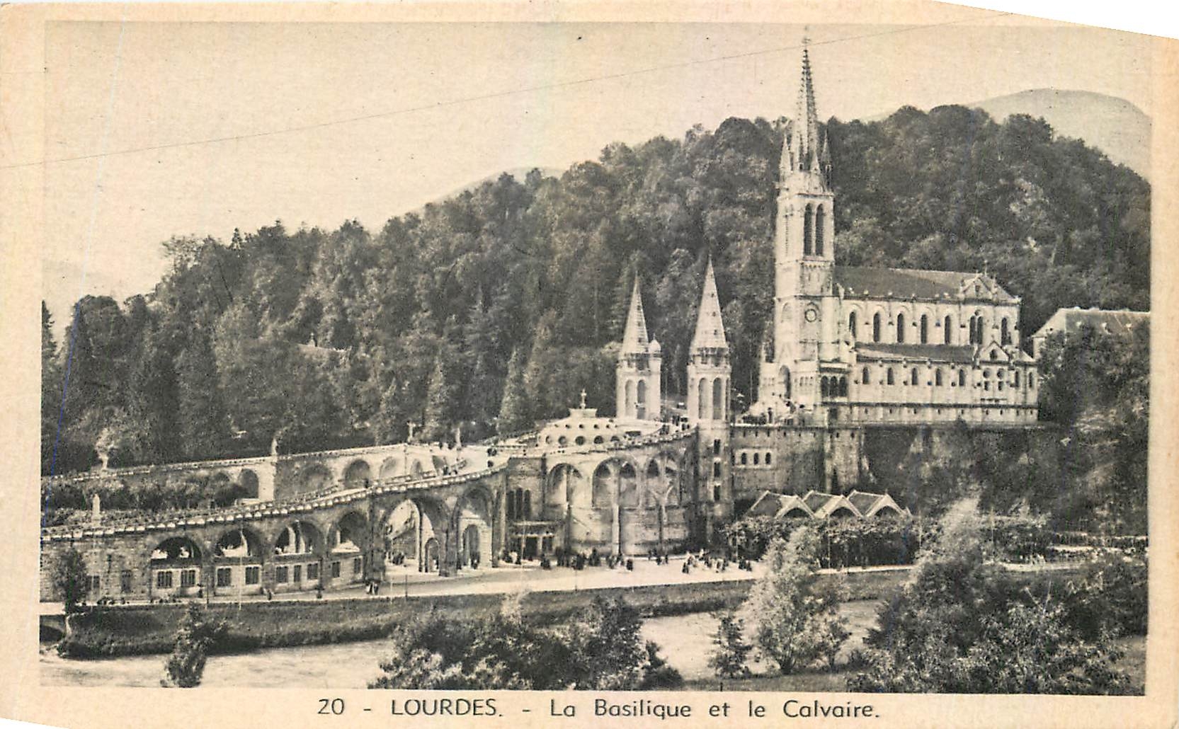 CPA Lourdes La Basilique et le Calvaire 