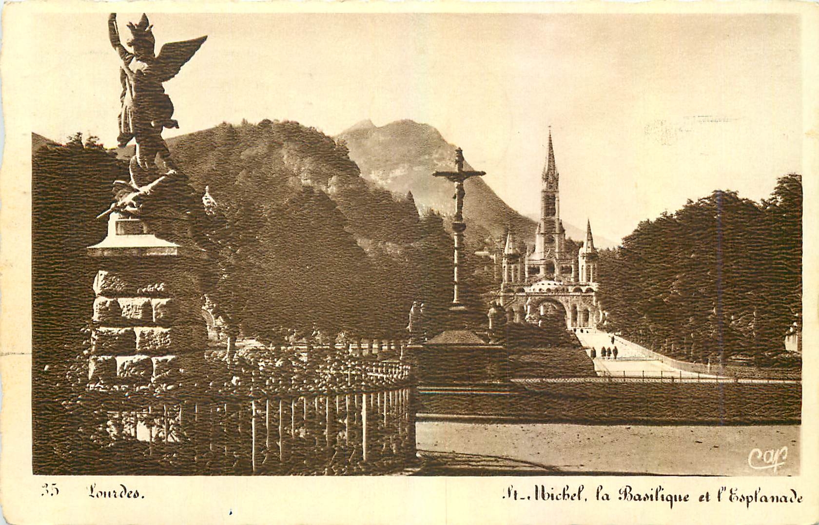 CPA Lourdes St Michel la Basilique et l'Esplanade 