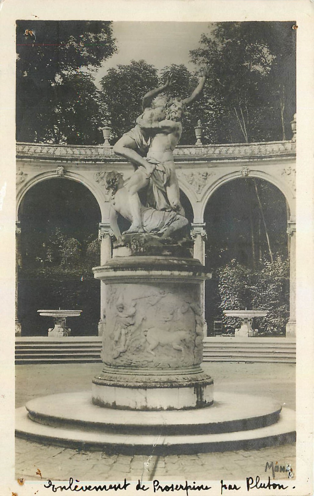 CPA Bosquet de la Colonnade  Enlevement de Proserpina par Pluton chef d'ceuvre de Girardon 