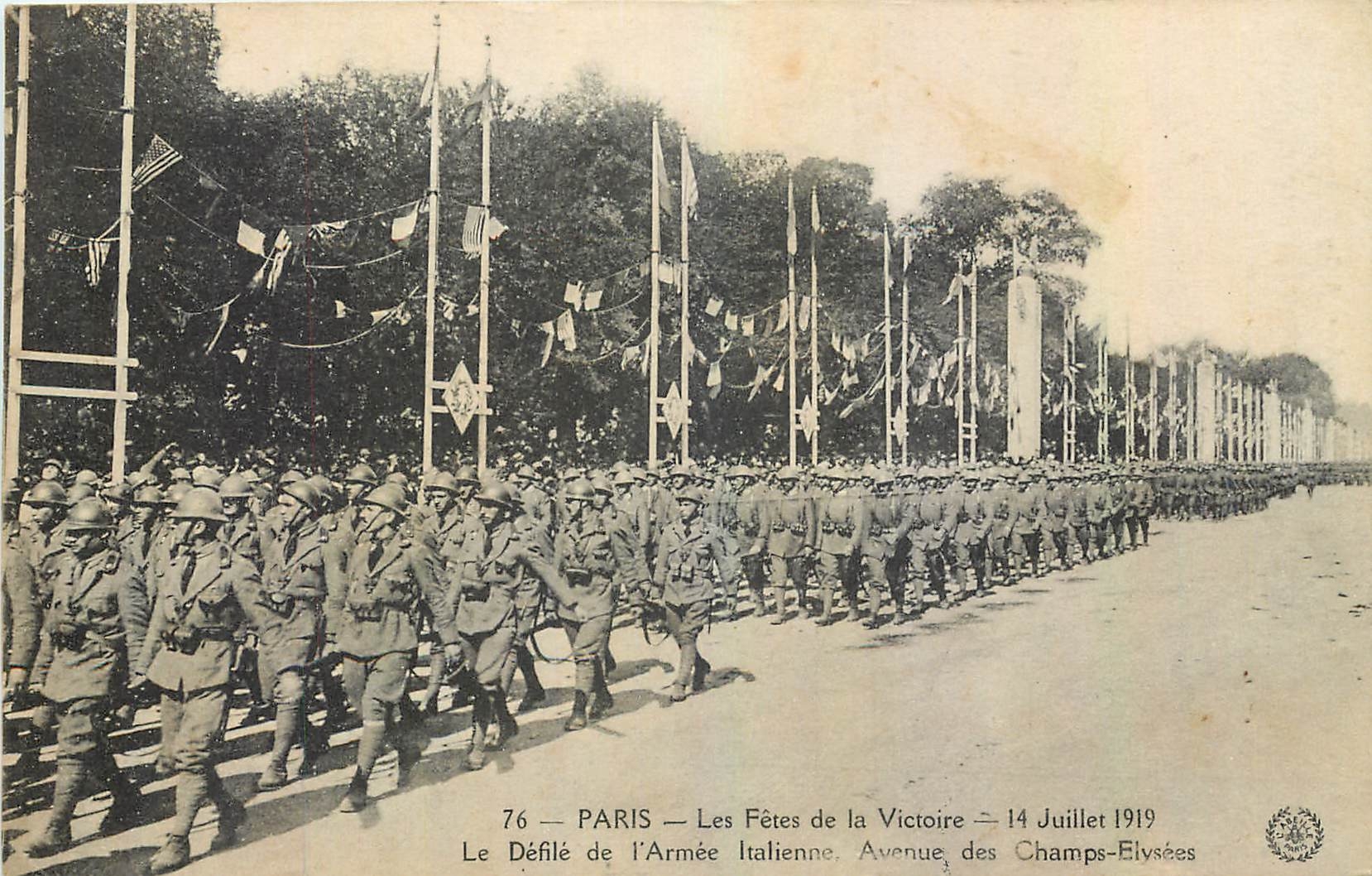 CPA Paris Les Fetes de la Victoire Le defile de l'armee italienne Militaria
