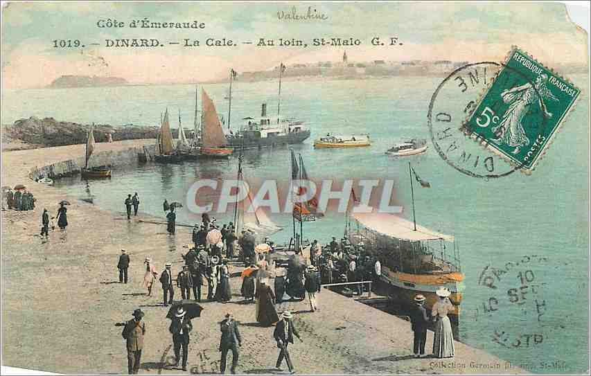 CPA Dinard La Cale Au loin St Malo Bateaux