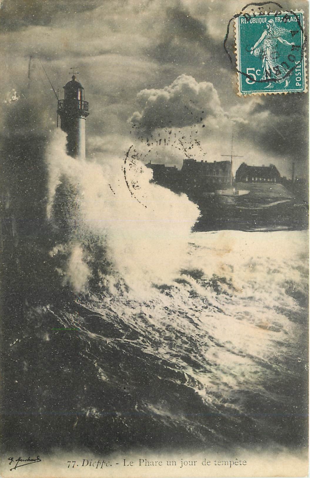 CPA Dieppe Le Phare un jour de tempete Phare