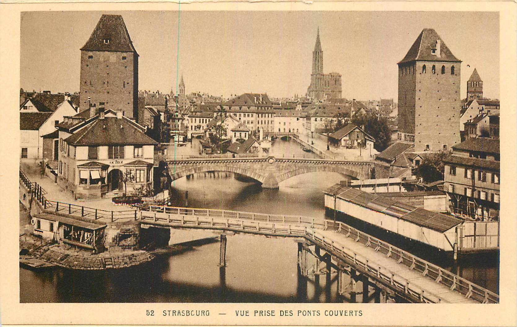 CPA Strasbourg Vue prise des Ponts couverts 