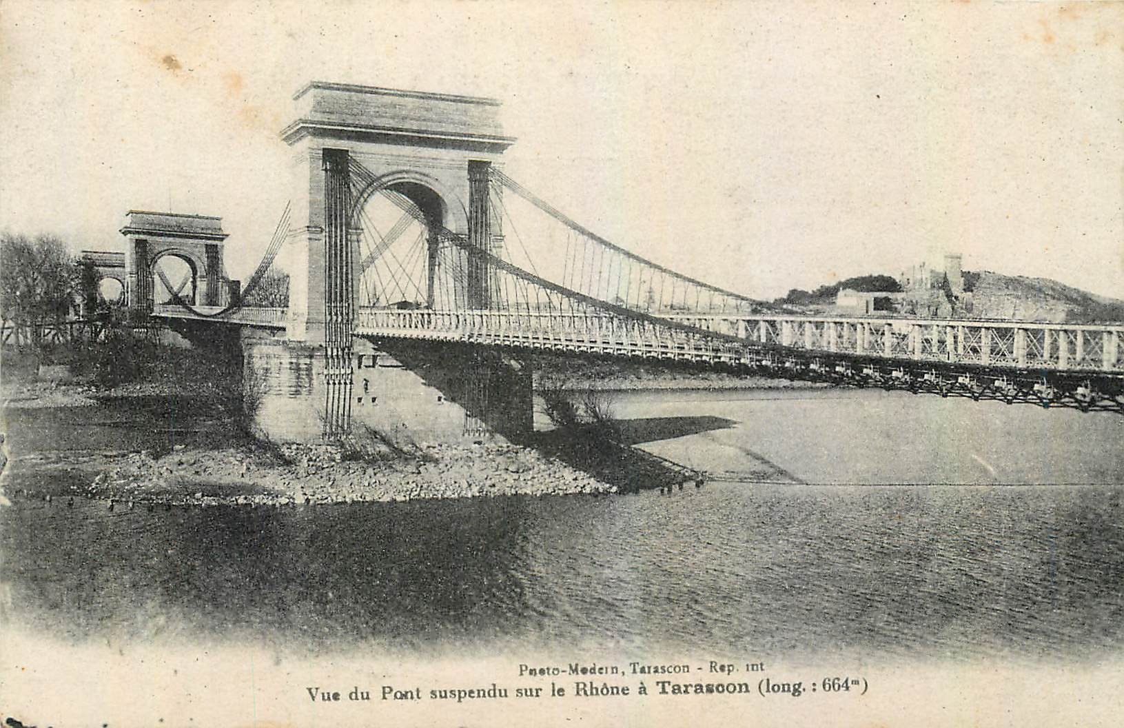 CPA Vue du Pont suspendu sur le Rhone a Tarascon 