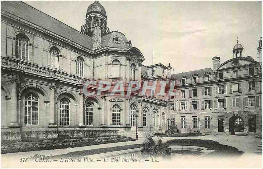 CPA Caen L'Hotel de Ville La Cour interieure 