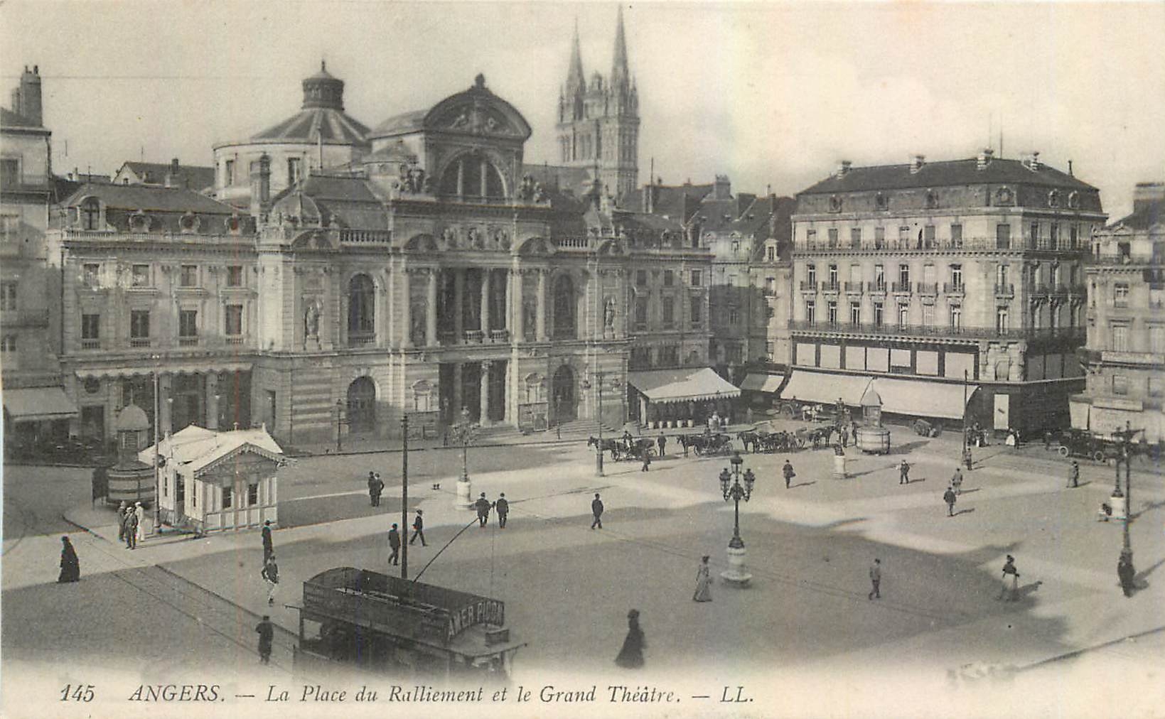 CPA Angers La Place du Ralliement et le Grand Theatre 