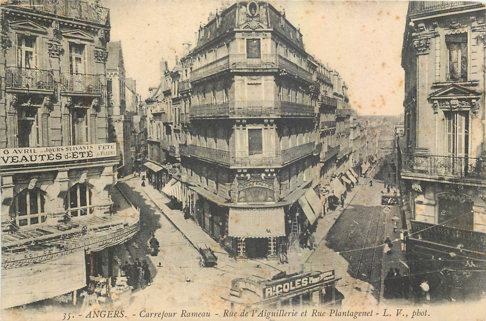 CPA Angers Carrefour Rameau Rue de l'Aiguilleie et Rue Plantagenet 
