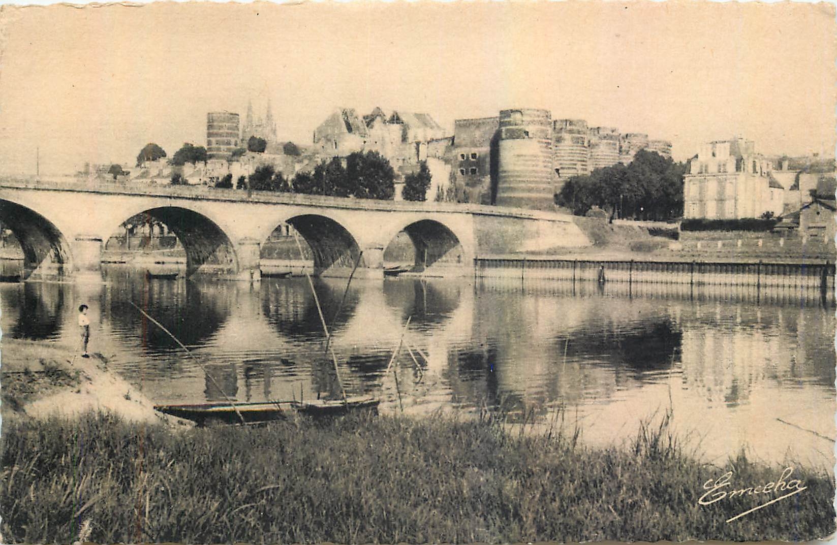 CPA Angers Maine et Loire Le Pont de la Basse Chaise sur la Maine vers le Chateau 