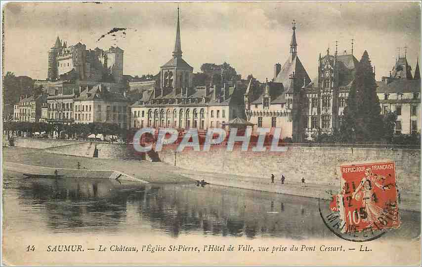 CPA Saumur Le Chateau l'Eglise St Pierre l'Hotel de Ville vue prise du Pont Cessart 