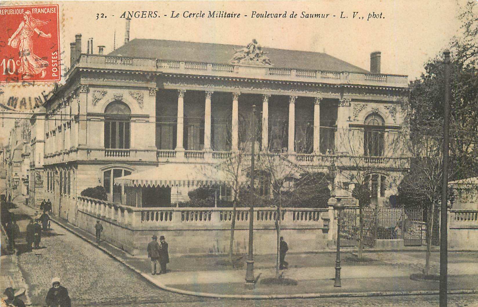 CPA Angers Le Cercle Militaire Boulevard de Saumur Militaria