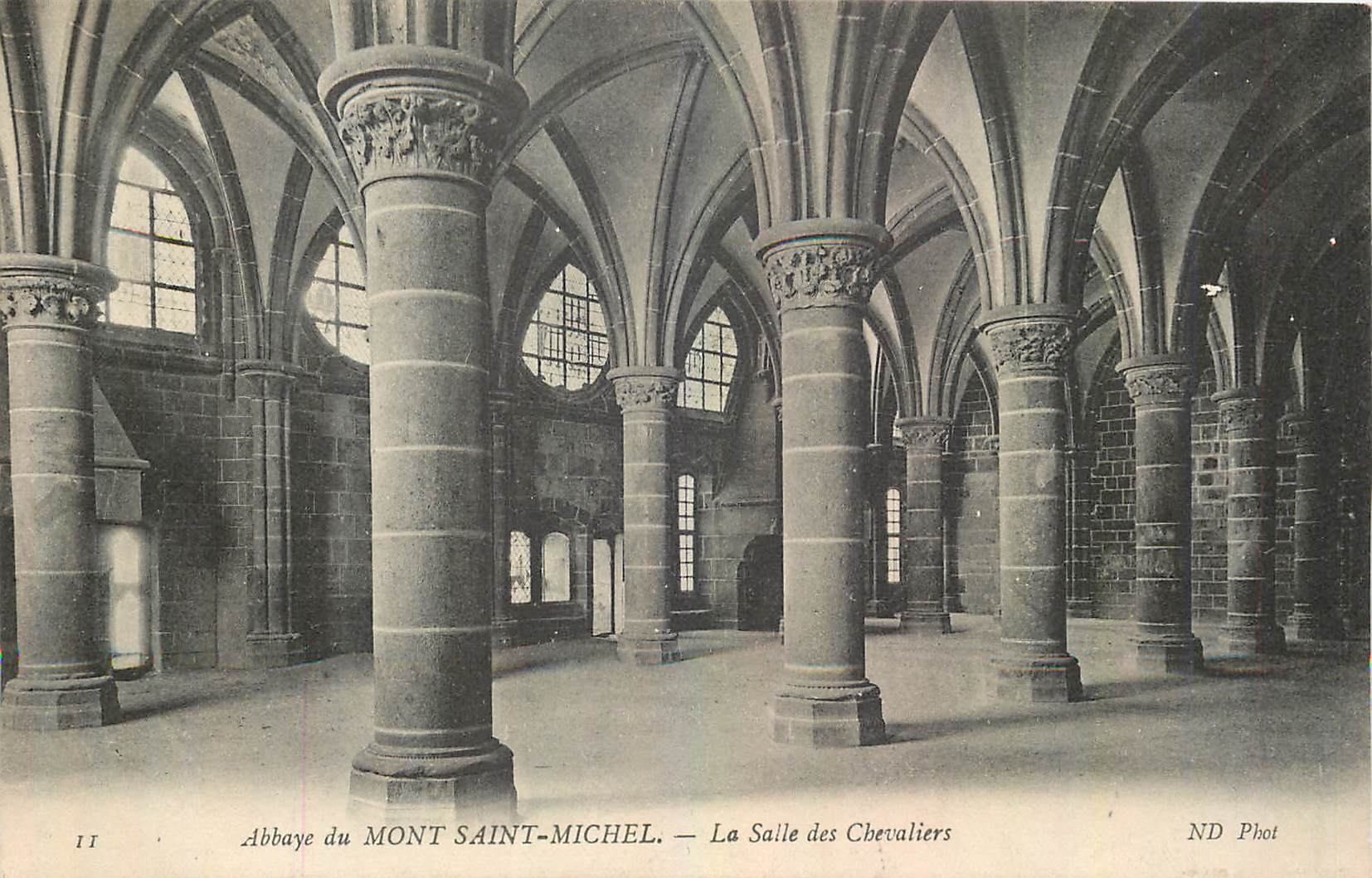 CPA Abbaye du Mont Saint Michel La Salle des Chevaliers 