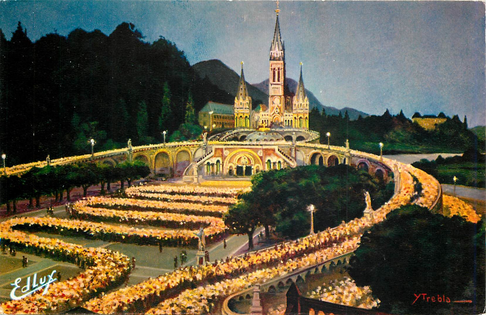 CPM Lourdes La Basilique illuminee et la Procession aux flambeux 